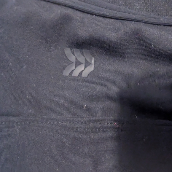 Women's Medium LIKE NEW All In Motion Black Strappy Sports Bra - Picture 4 of 7